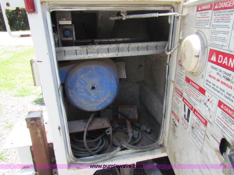 image for item B7286 2005 Ford F550 Super Duty pickup truck