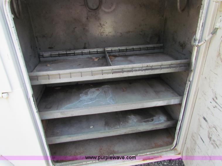 image for item B7286 2005 Ford F550 Super Duty pickup truck