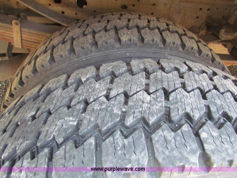 image for item B7286 2005 Ford F550 Super Duty pickup truck