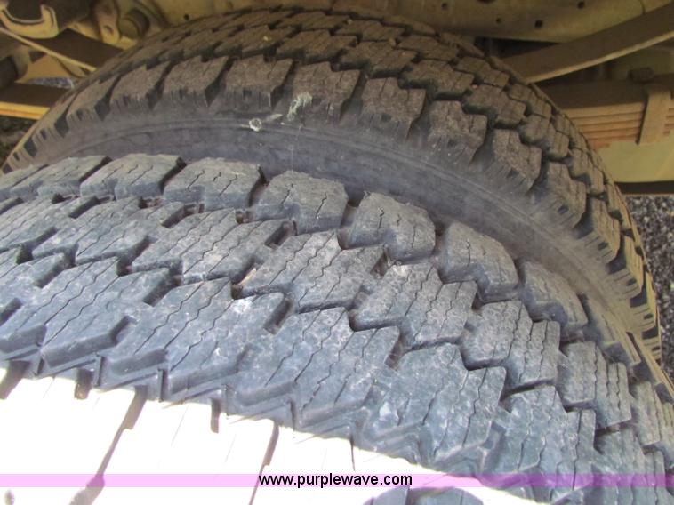 image for item B7286 2005 Ford F550 Super Duty pickup truck