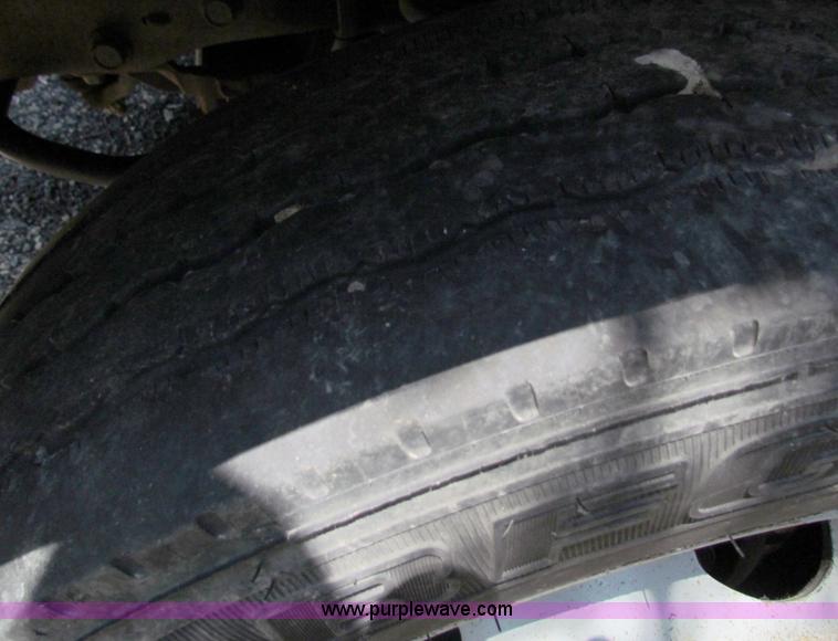 image for item B7286 2005 Ford F550 Super Duty pickup truck