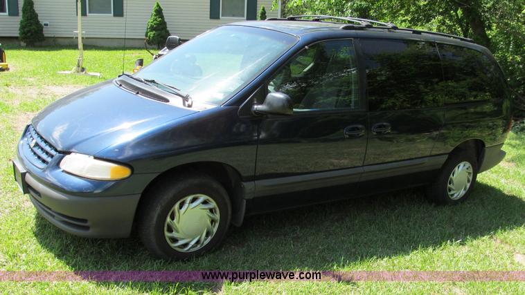 image for item C2138 2000 Chrysler Grand Voyager SE mini van