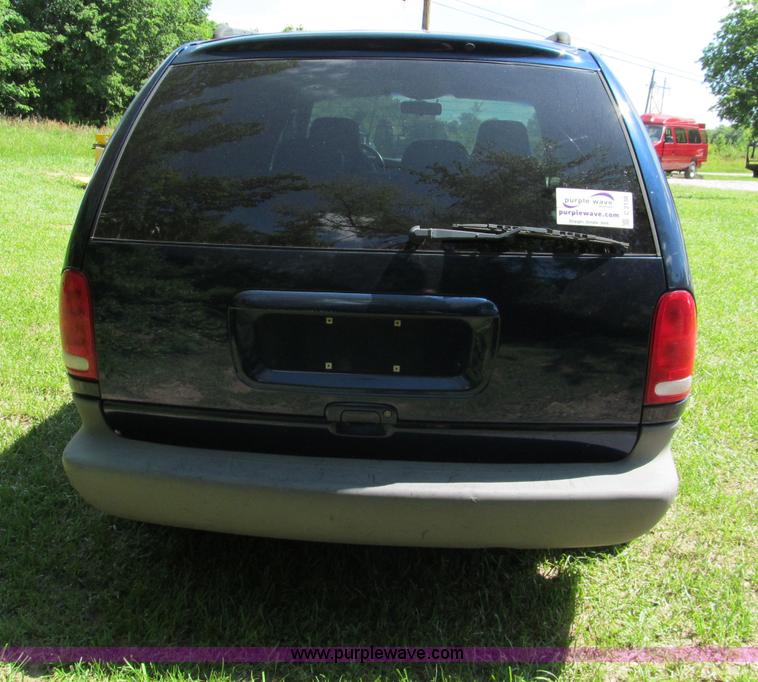 image for item C2138 2000 Chrysler Grand Voyager SE mini van