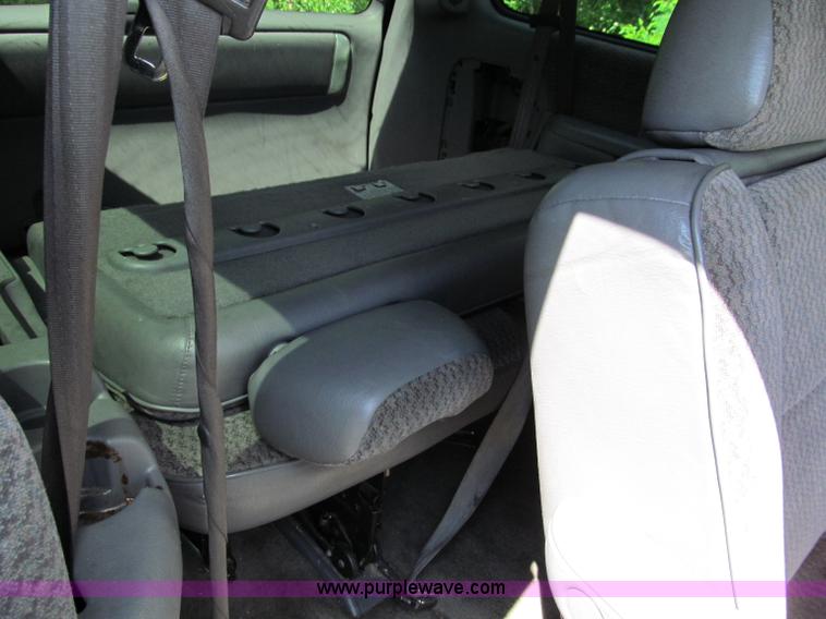 image for item C2138 2000 Chrysler Grand Voyager SE mini van