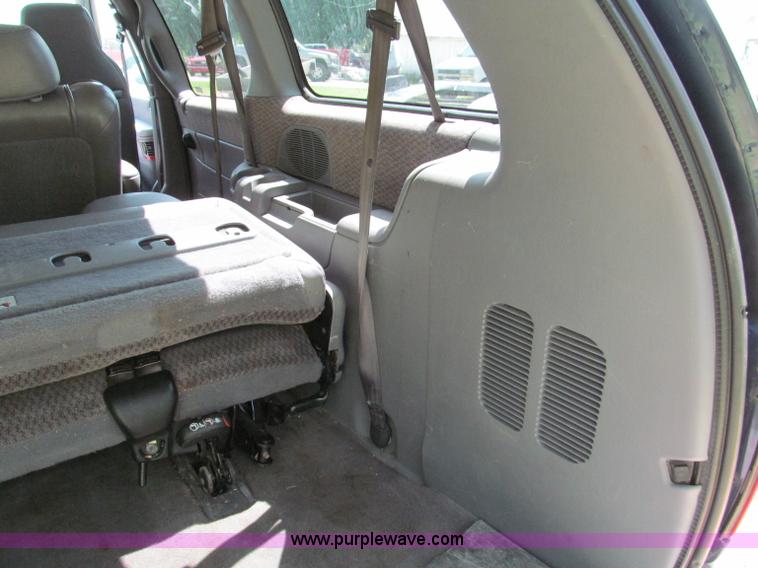 image for item C2138 2000 Chrysler Grand Voyager SE mini van