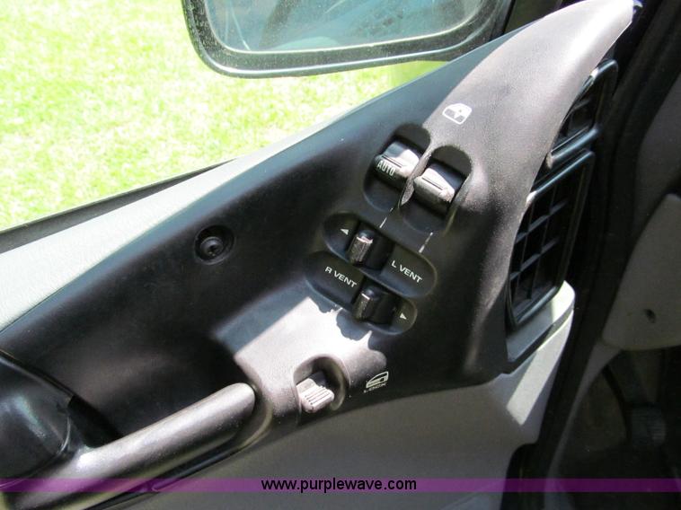 image for item C2138 2000 Chrysler Grand Voyager SE mini van