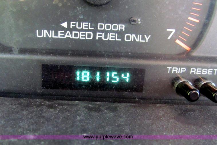 image for item C2138 2000 Chrysler Grand Voyager SE mini van