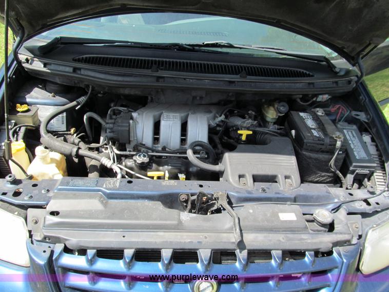 image for item C2138 2000 Chrysler Grand Voyager SE mini van