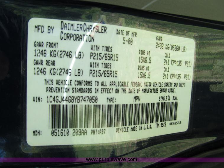 image for item C2138 2000 Chrysler Grand Voyager SE mini van