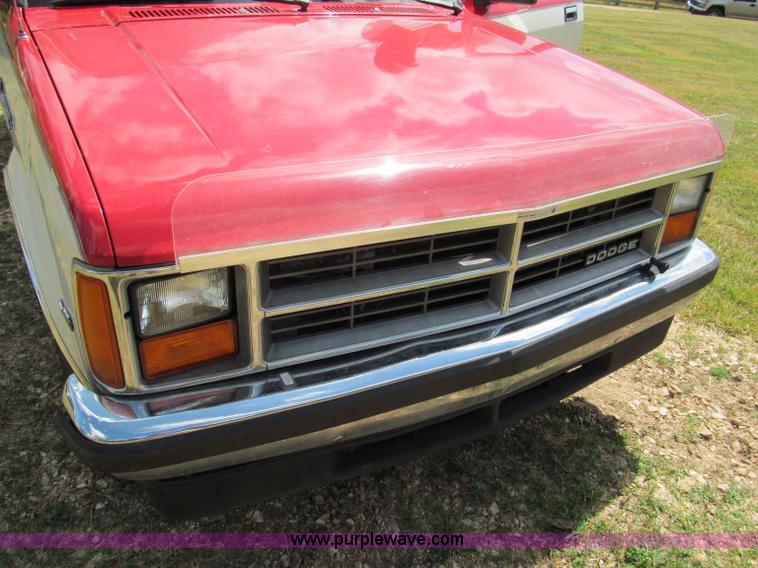 image for item C2267 1987 Dodge Dakota pickup truck