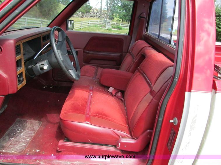image for item C2267 1987 Dodge Dakota pickup truck