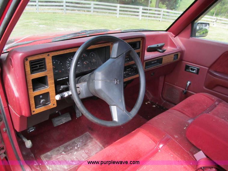 image for item C2267 1987 Dodge Dakota pickup truck