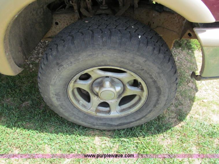 image for item C2272 1997 Ford F150 XLT extended cab pickup truck