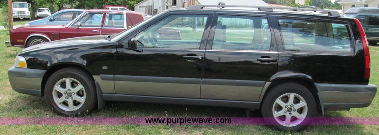 image for item C2284 1999 Volvo V70 XC