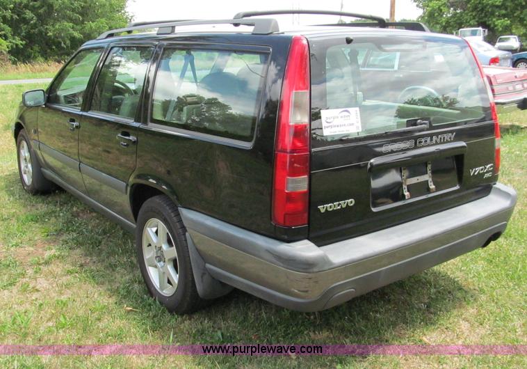 image for item C2284 1999 Volvo V70 XC