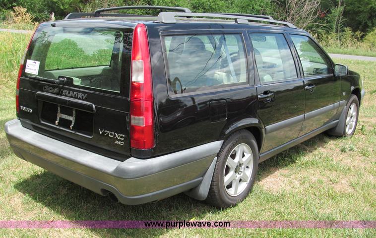 image for item C2284 1999 Volvo V70 XC