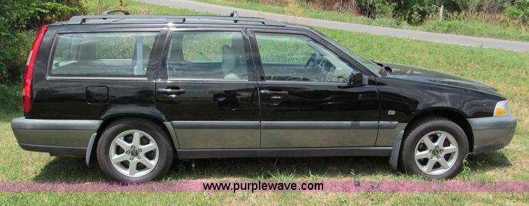 image for item C2284 1999 Volvo V70 XC