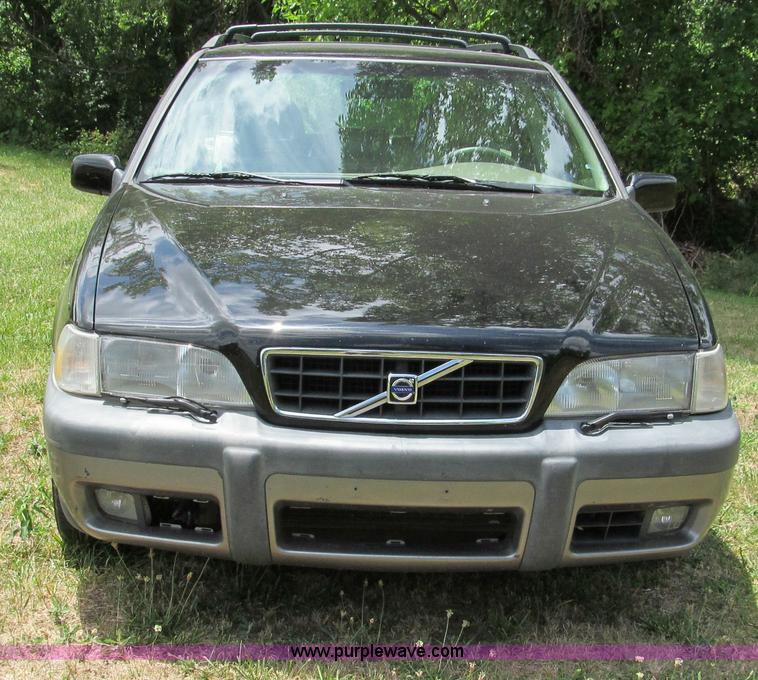 image for item C2284 1999 Volvo V70 XC