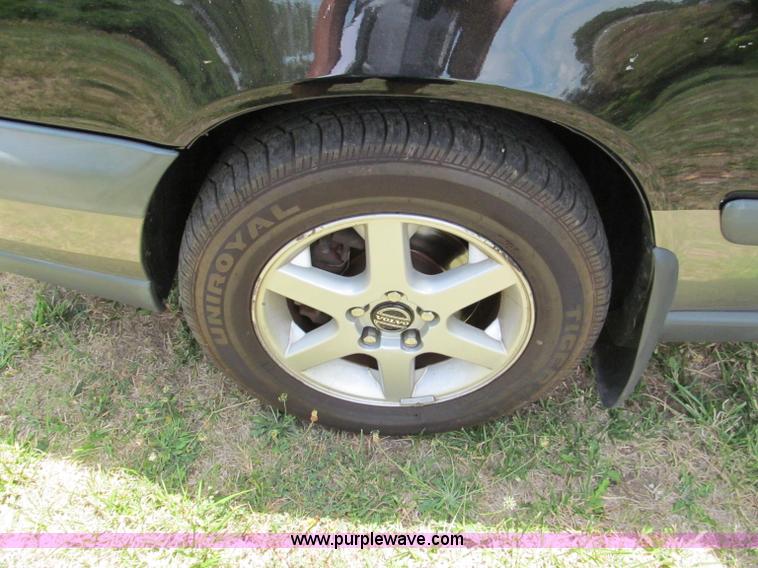 image for item C2284 1999 Volvo V70 XC