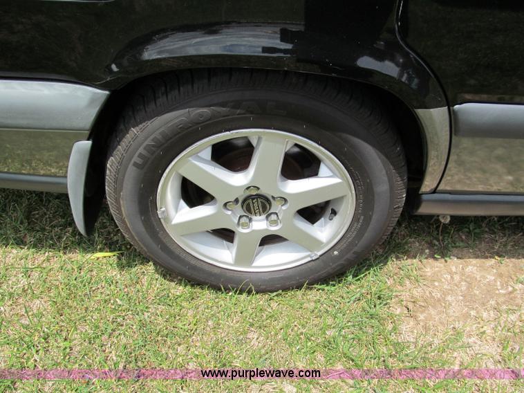 image for item C2284 1999 Volvo V70 XC