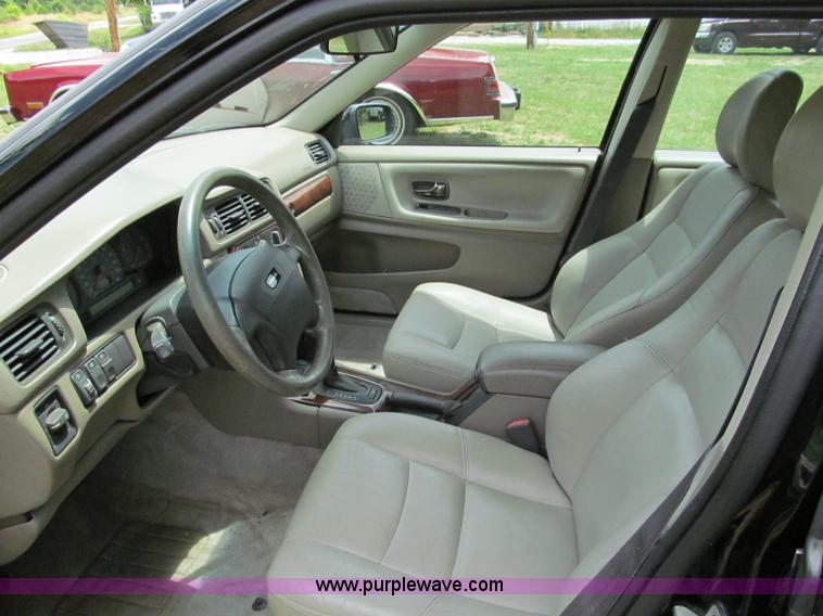 image for item C2284 1999 Volvo V70 XC