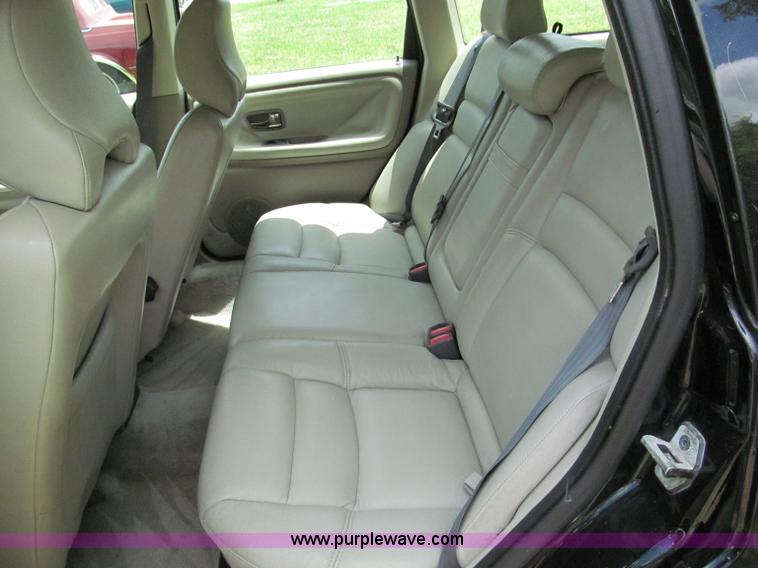 image for item C2284 1999 Volvo V70 XC