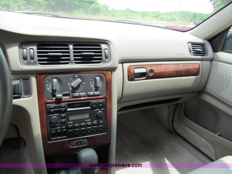 image for item C2284 1999 Volvo V70 XC