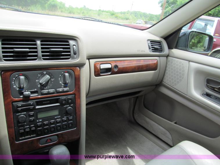 image for item C2284 1999 Volvo V70 XC