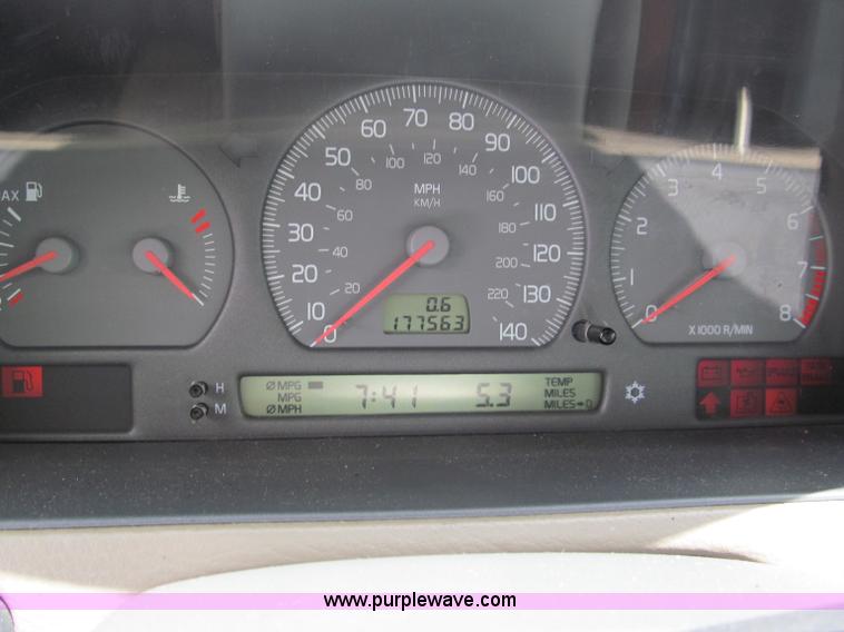 image for item C2284 1999 Volvo V70 XC