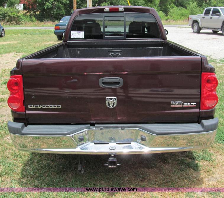 image for item C2287 2005 Dodge Dakota SLT extended cab pickup truck