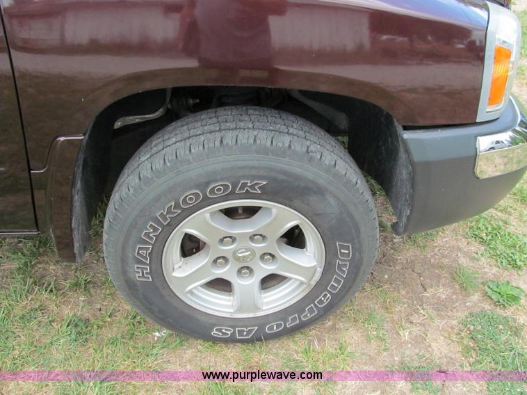 image for item C2287 2005 Dodge Dakota SLT extended cab pickup truck