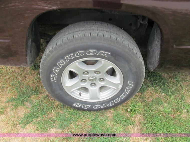 image for item C2287 2005 Dodge Dakota SLT extended cab pickup truck