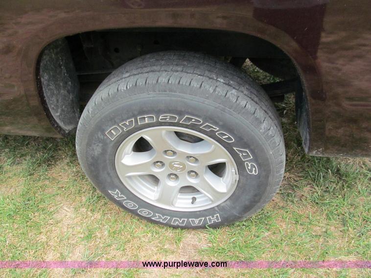 image for item C2287 2005 Dodge Dakota SLT extended cab pickup truck