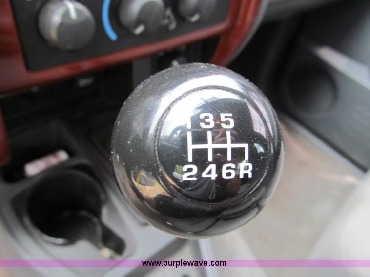 image for item C2287 2005 Dodge Dakota SLT extended cab pickup truck