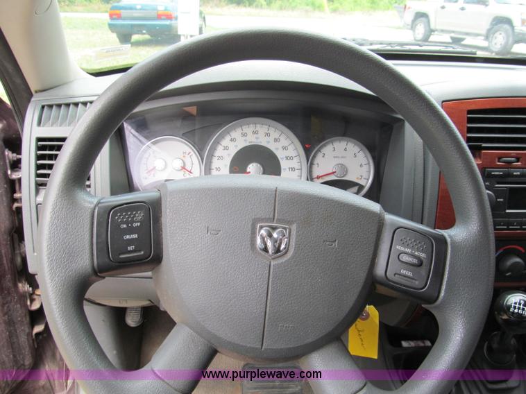 image for item C2287 2005 Dodge Dakota SLT extended cab pickup truck