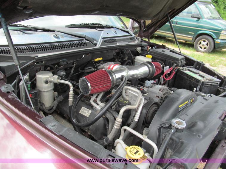 image for item C2287 2005 Dodge Dakota SLT extended cab pickup truck