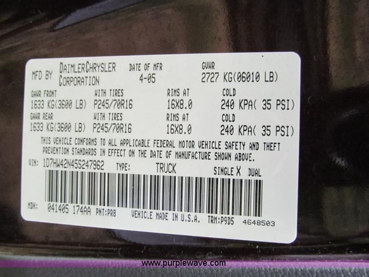 image for item C2287 2005 Dodge Dakota SLT extended cab pickup truck