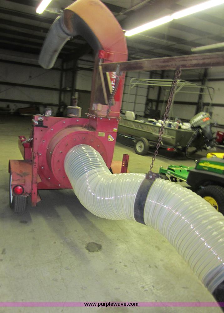 image for item D2022 2003 Giant Vac TM650OHW leaf loader