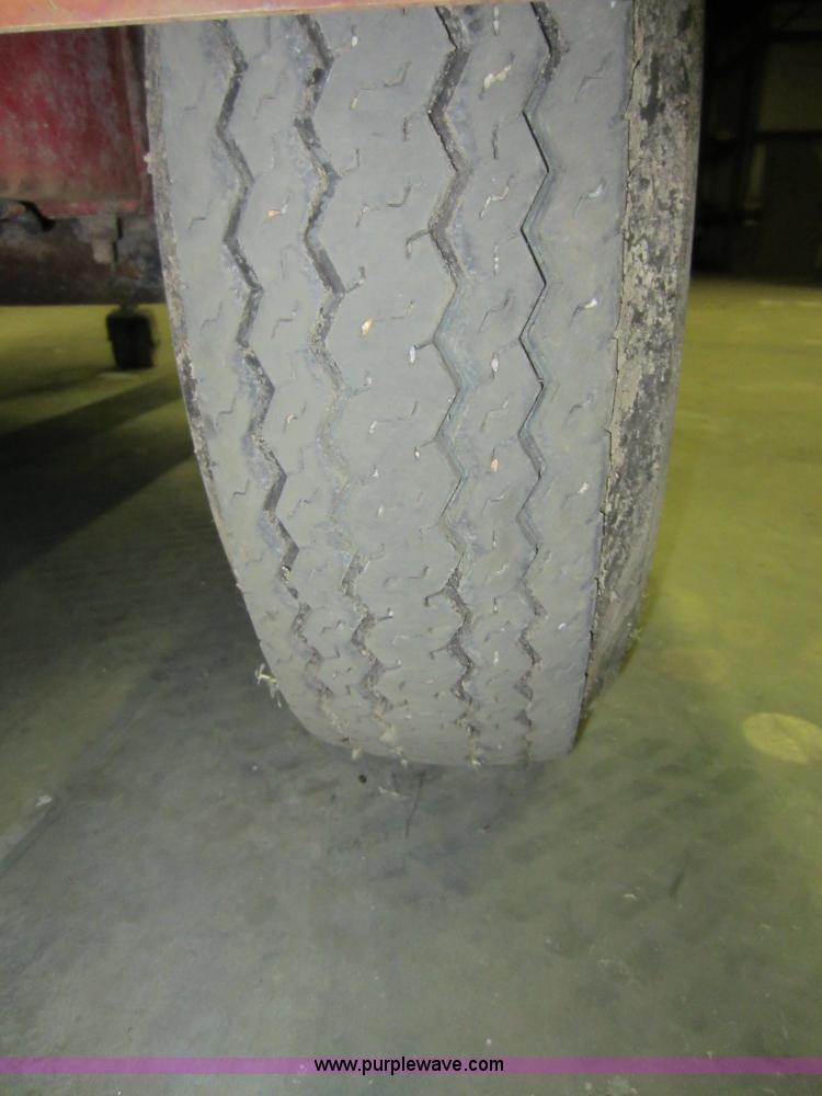 image for item D2022 2003 Giant Vac TM650OHW leaf loader