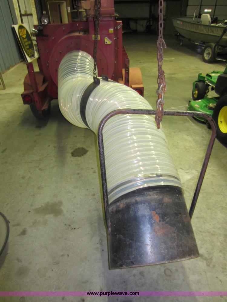 image for item D2022 2003 Giant Vac TM650OHW leaf loader