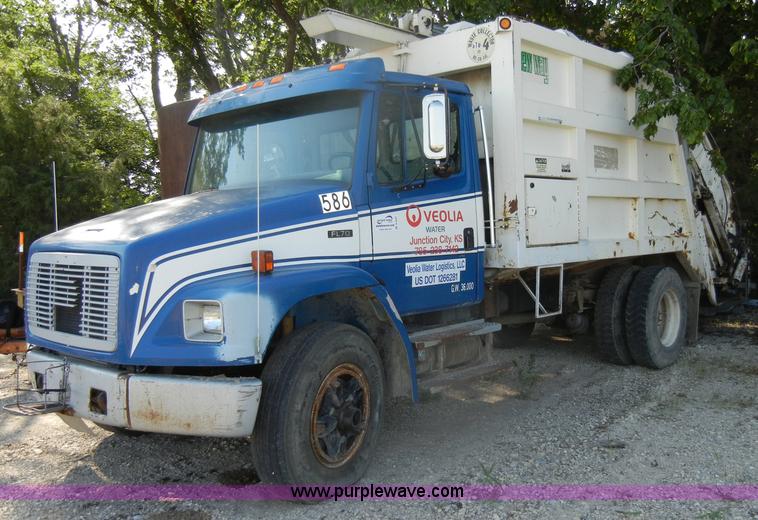 image for item D4247 1998 Freightliner F170 refuse truck
