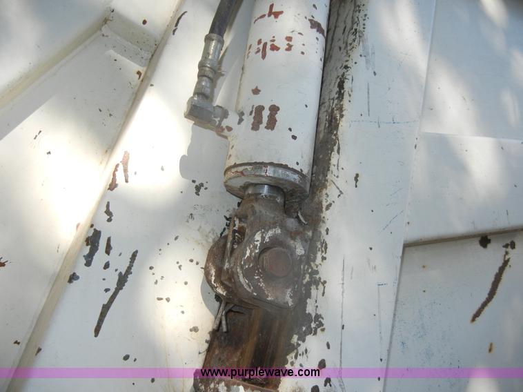 image for item D4247 1998 Freightliner F170 refuse truck