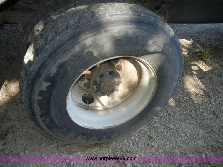 image for item D4247 1998 Freightliner F170 refuse truck