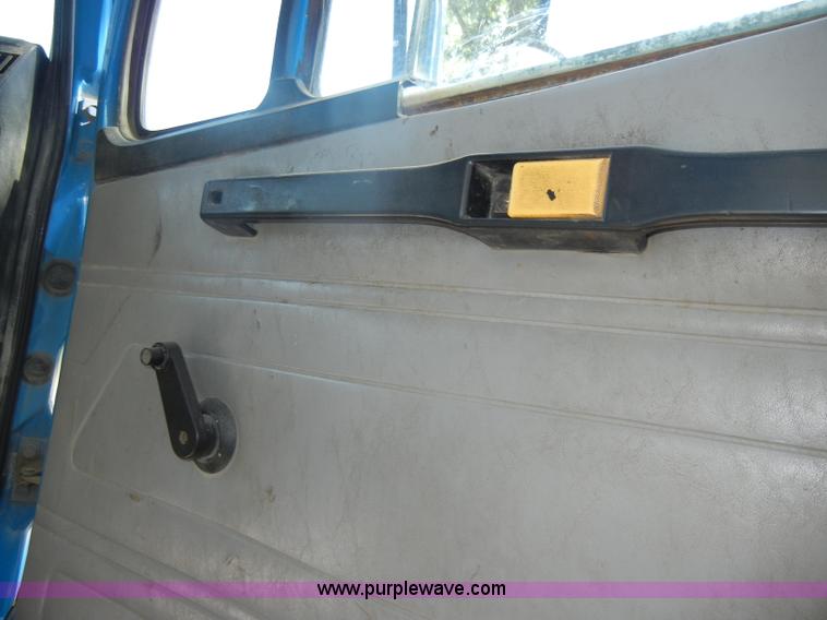 image for item D4247 1998 Freightliner F170 refuse truck