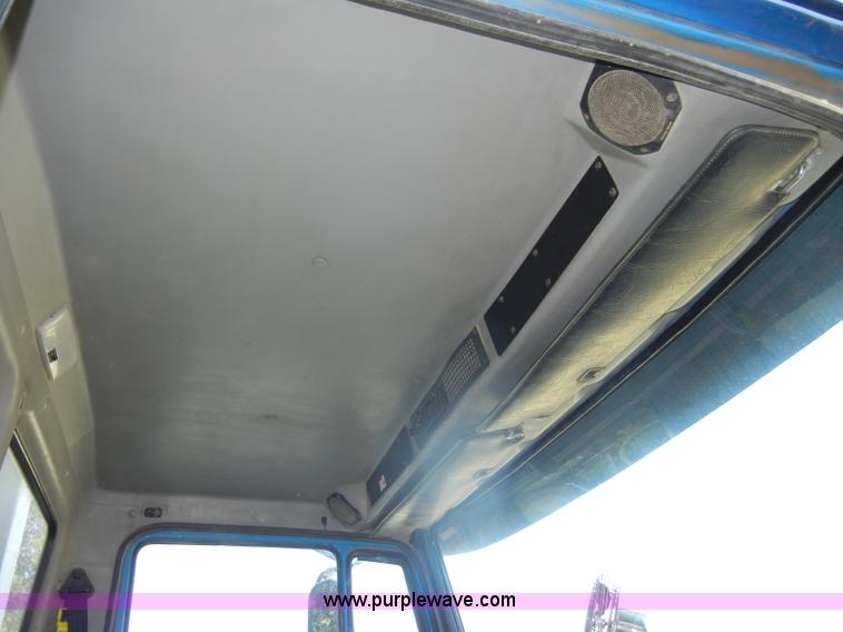 image for item D4247 1998 Freightliner F170 refuse truck