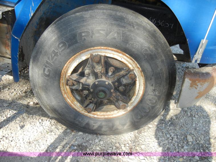 image for item D4247 1998 Freightliner F170 refuse truck