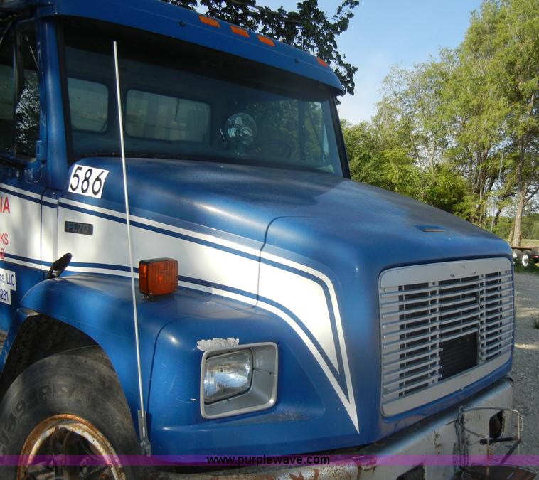 image for item D4247 1998 Freightliner F170 refuse truck
