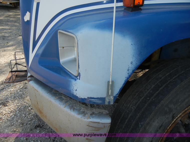 image for item D4247 1998 Freightliner F170 refuse truck