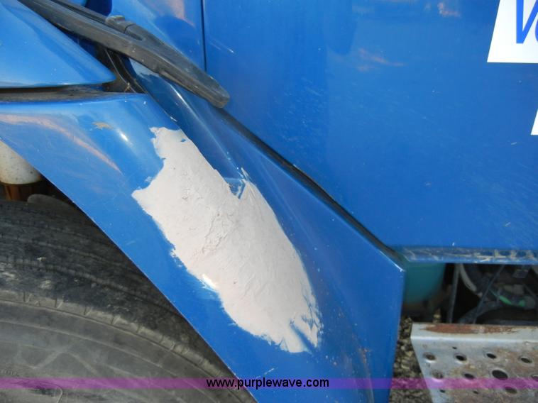 image for item D4247 1998 Freightliner F170 refuse truck