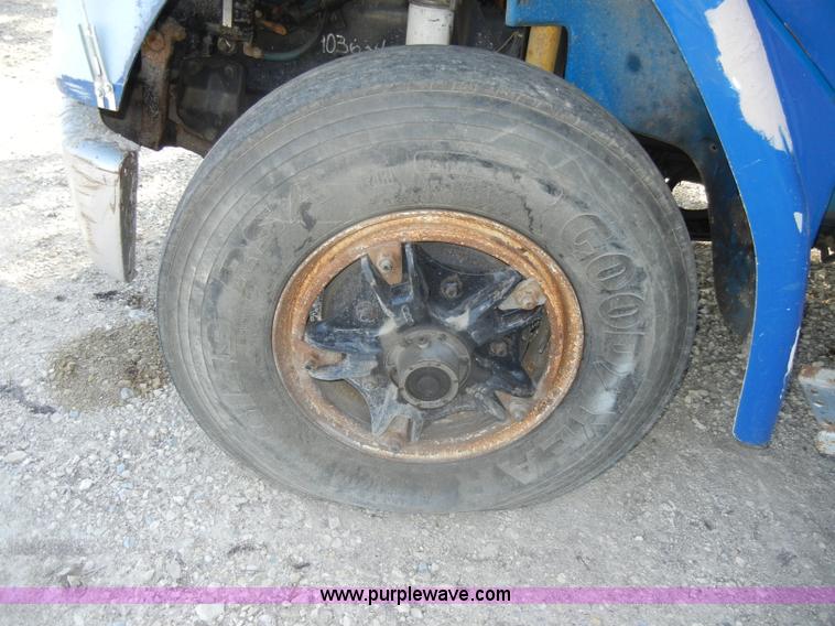 image for item D4247 1998 Freightliner F170 refuse truck